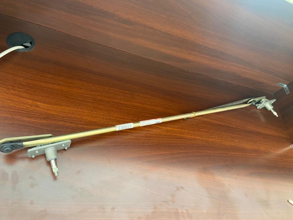 EX Body_ Isuzu WIPER PUSHROD ASSY حركة مساحات اليد