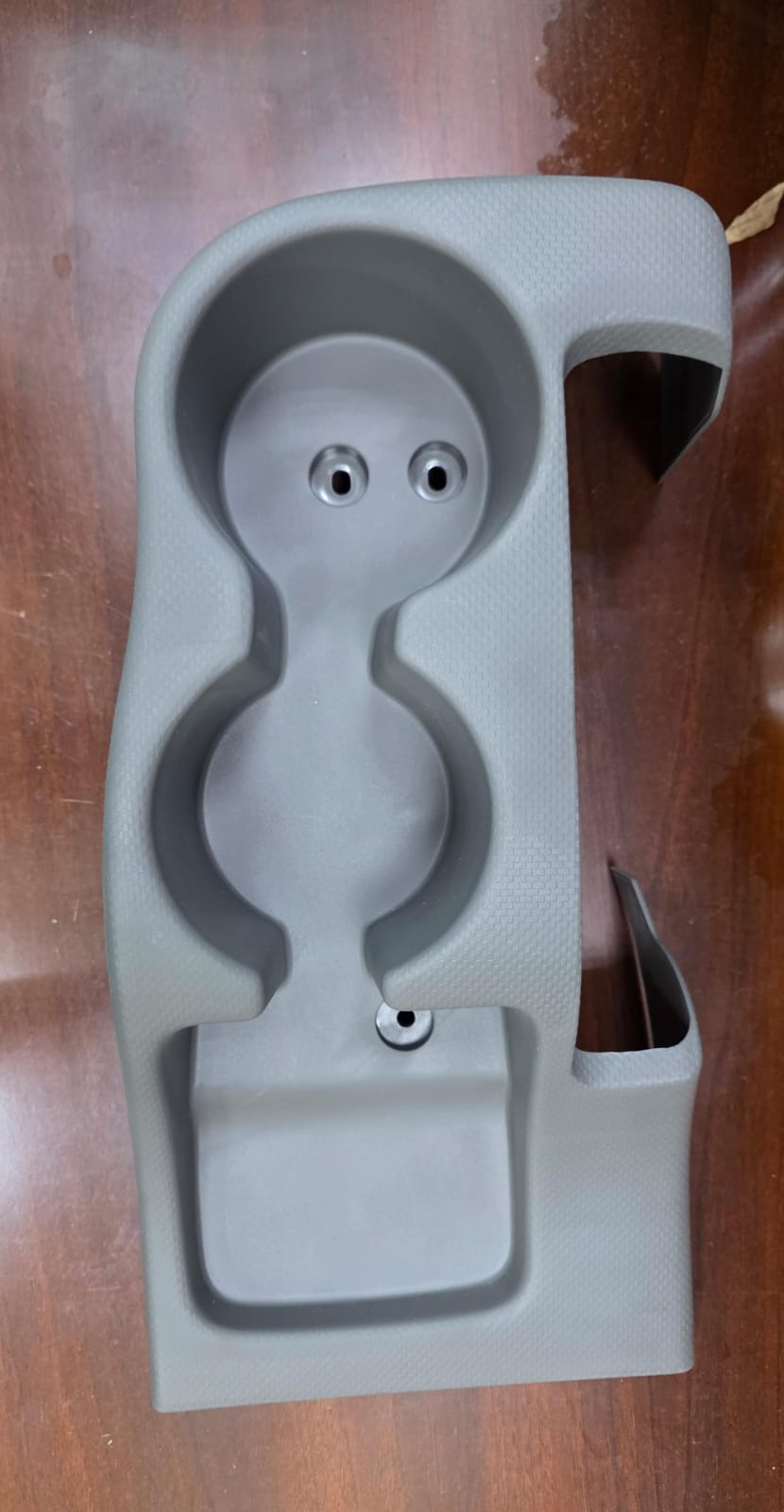 IN Body_ Middle cup holder حمالة الكاسات الوسط